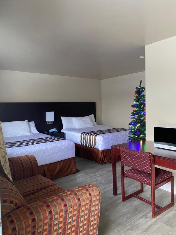 Silver Maple Motel image 1