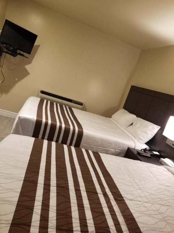 Silver Maple Motel image 9