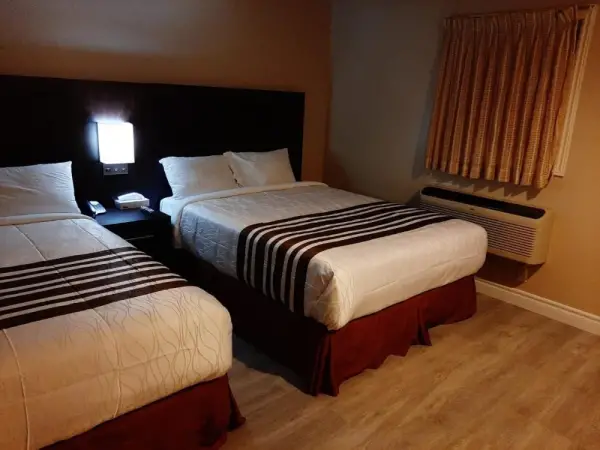 Silver Maple Motel 8